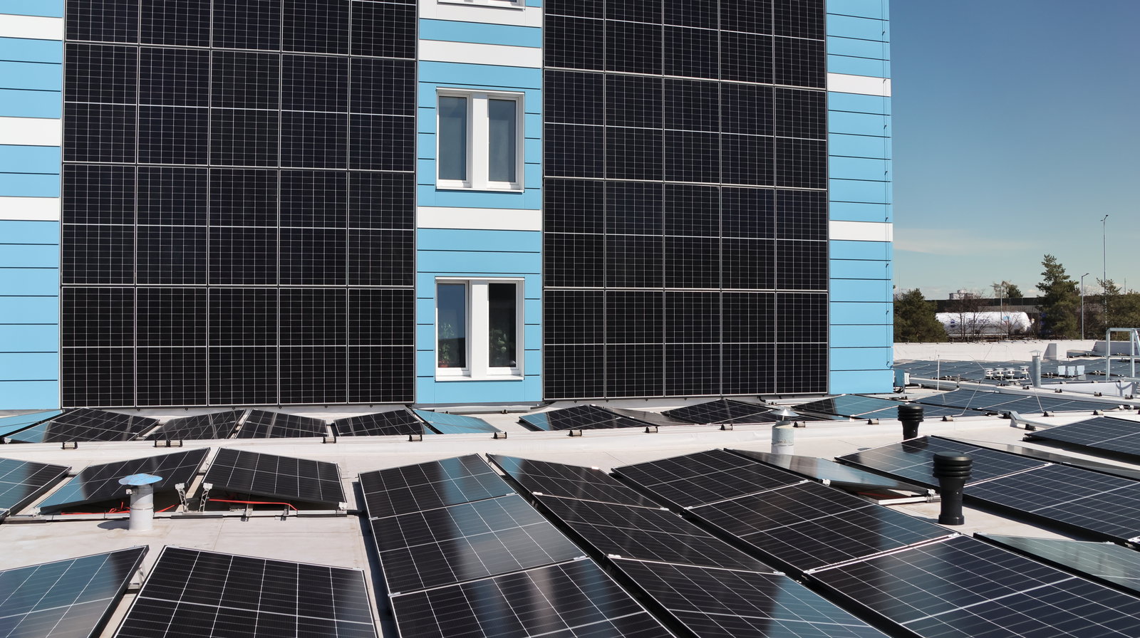 Spotřeba energie se sníží o třetinu. Budovy DPP prošly rozsáhlou energetickou modernizací