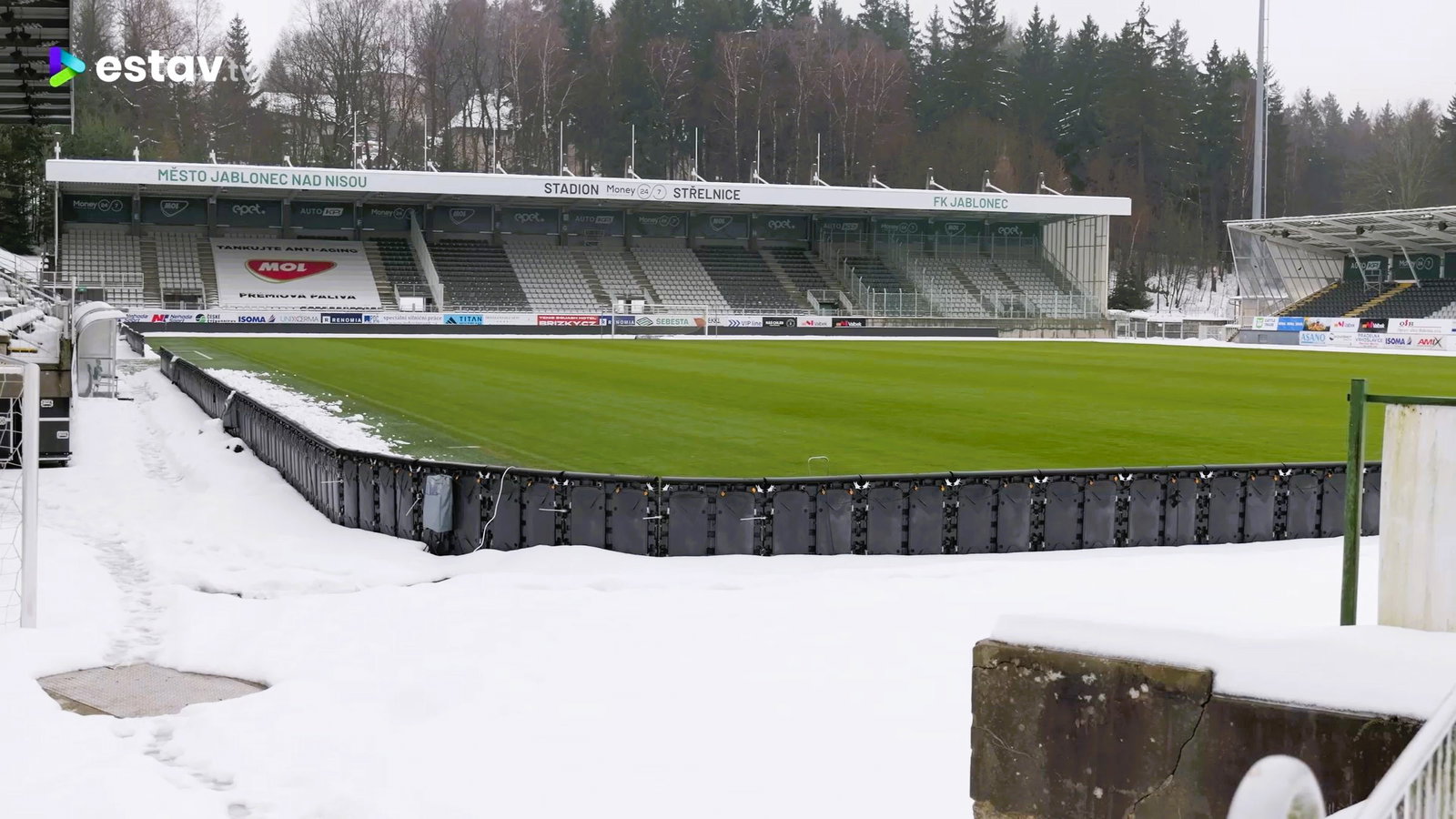 Rekonstrukce vyhřívání trávníku na stadionu Střelnice přináší výrazné úspory energie