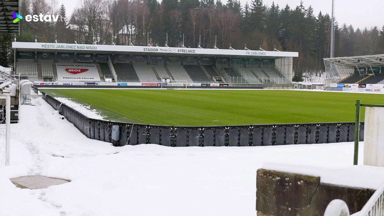 Rekonstrukce vyhřívání trávníku na stadionu Střelnice přináší výrazné úspory energie