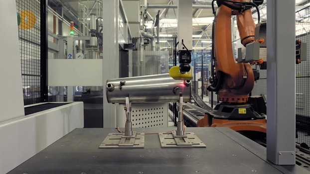 Nahlédněte do výroby AIC, kde kotle svařují roboti